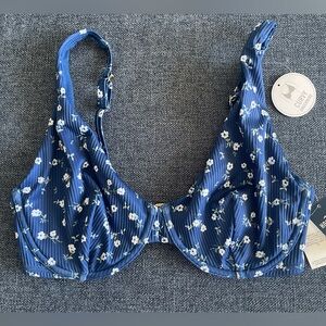 🌊👙☀️🕶️Hollister Blue and White Bikini with Floral Print